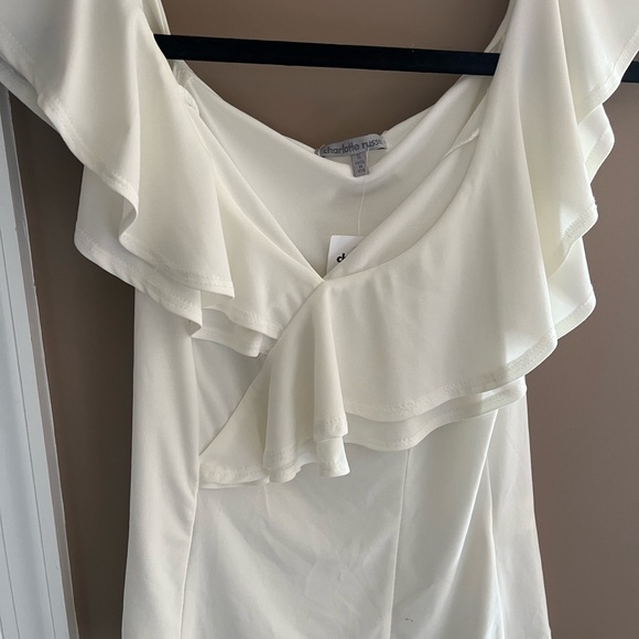 BRAND NEW- never worn Charlotte Russe OFF WHITE top with ruffles - Picture 2 of 4